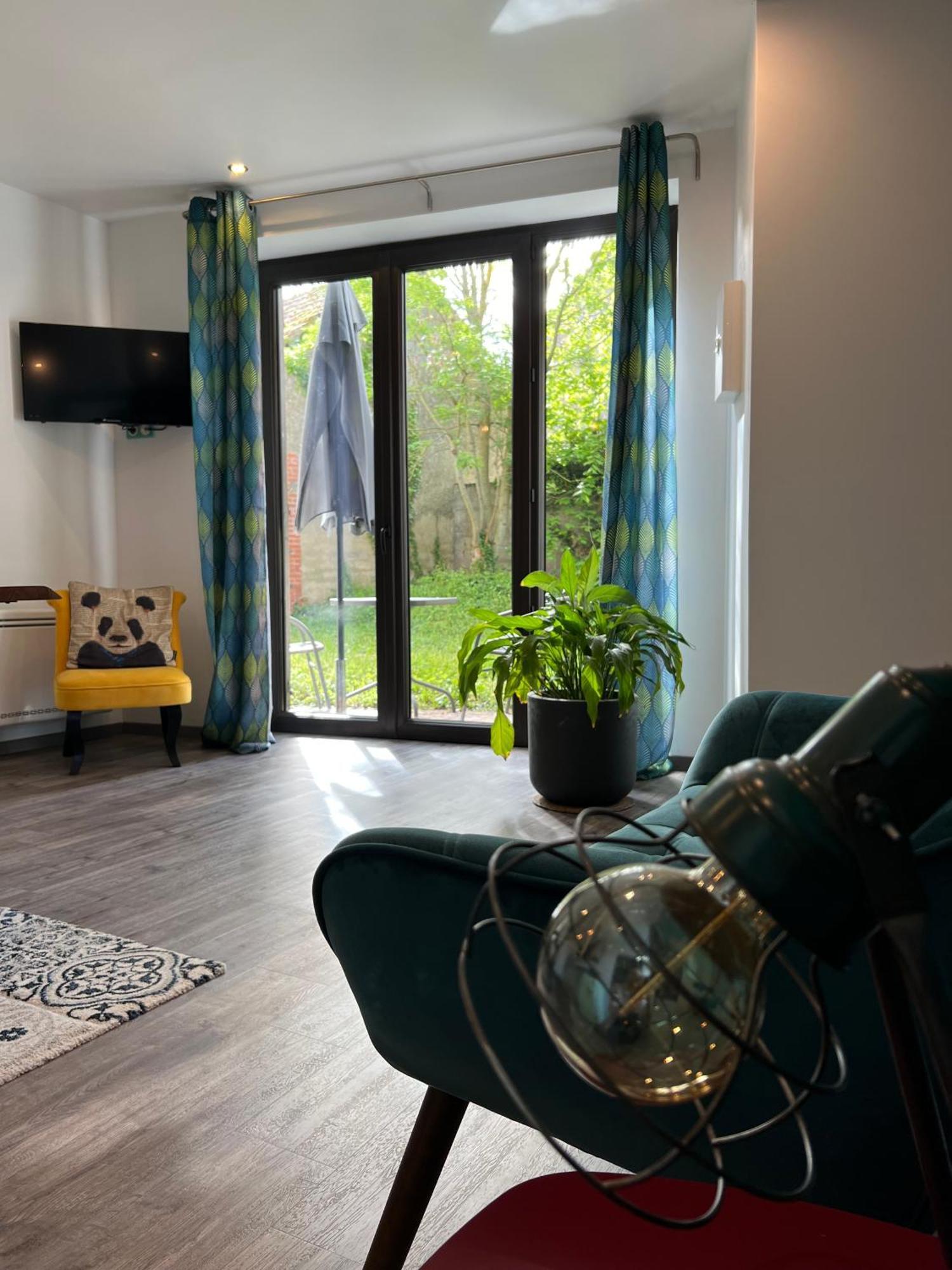 Les Haltes De La Rive Gauche Apartman Sury-pres-Lere Kültér fotó